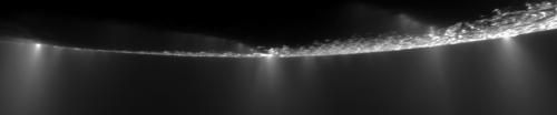 I getti di vapore osservati nel polo Sud di Encelado